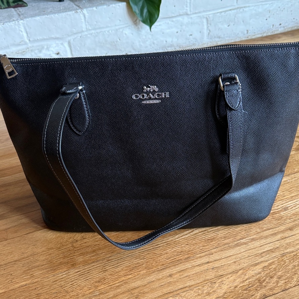 Coach medium size tote